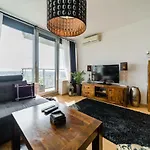 Comfy On The 20th Floor & Free Parking Apartment *
