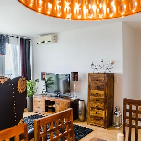Апартаменти Comfy On The 20th Floor & Free Parking Братислава